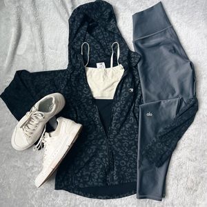 ALO High-Waist Airlift Legging (never used)
Size: M